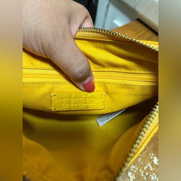 Forever 21 Yellow Croc-Embossed Women's Bag NWOT - Picture 5 of 11